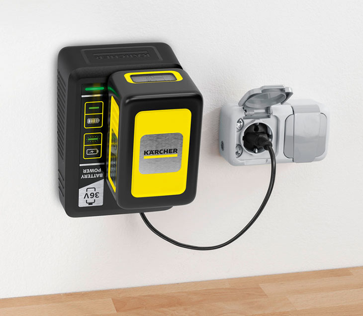 Комплект  Karcher Starter Kit Battery Power 36/25, прикрепленный к стене